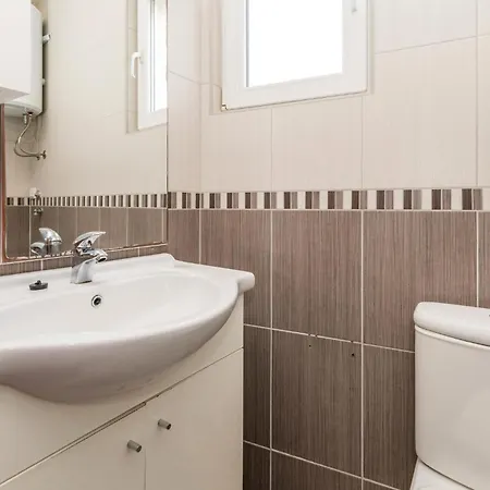 2 Bedroom Beautiful In * Povljana