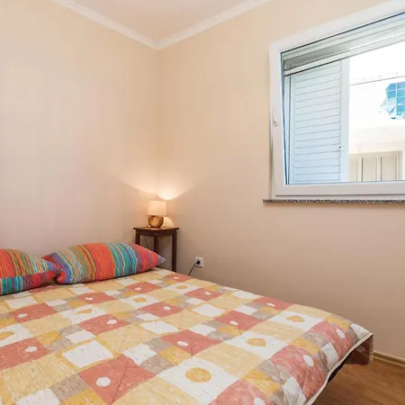 2 Bedroom Beautiful In Daire Povljana