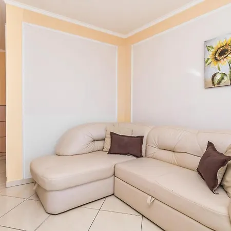 2 Bedroom Beautiful In Daire