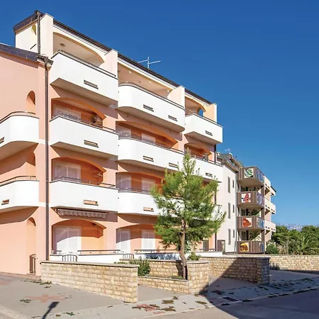 Apartment 2 Bedroom Stunning In